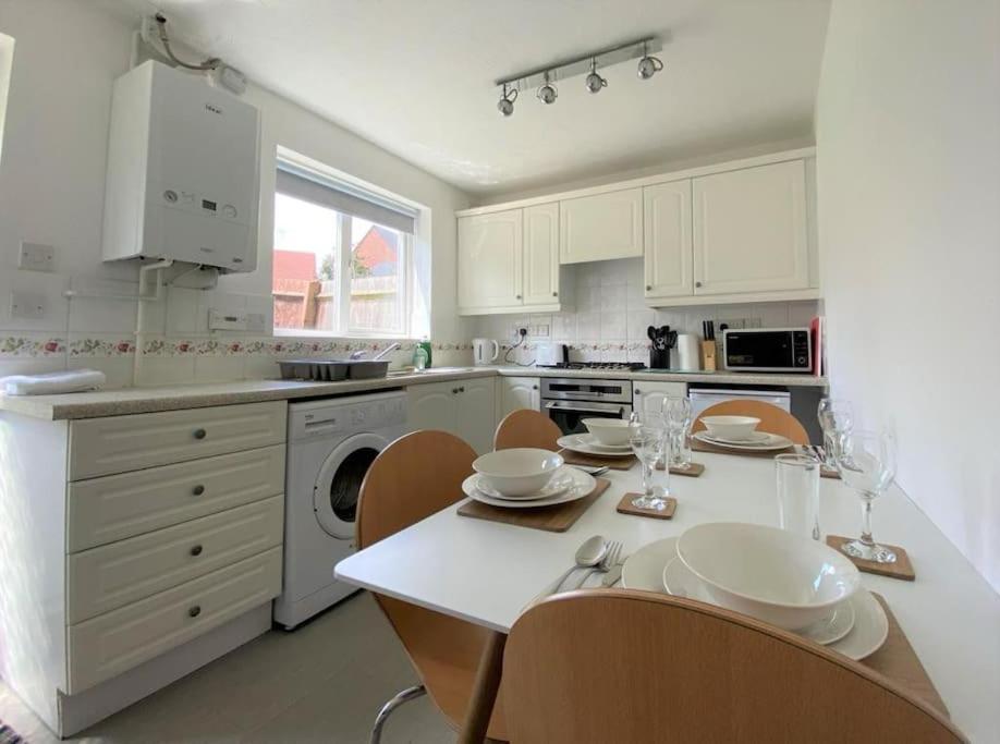 Charming Home In 웰링버러 외부 사진