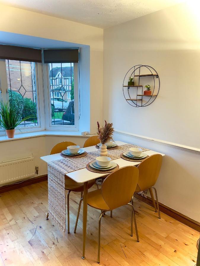 Charming Home In 웰링버러 외부 사진