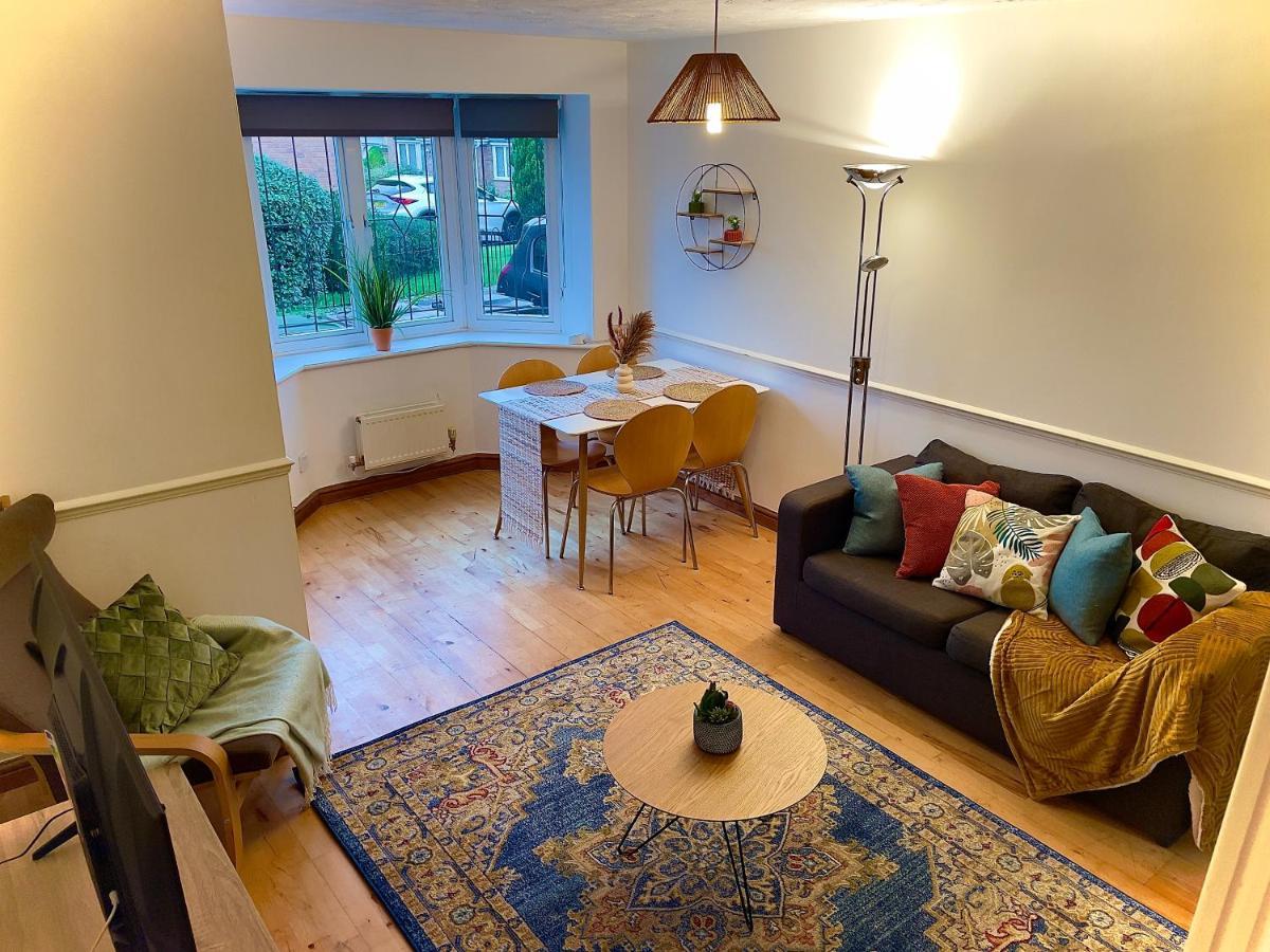 Charming Home In 웰링버러 외부 사진