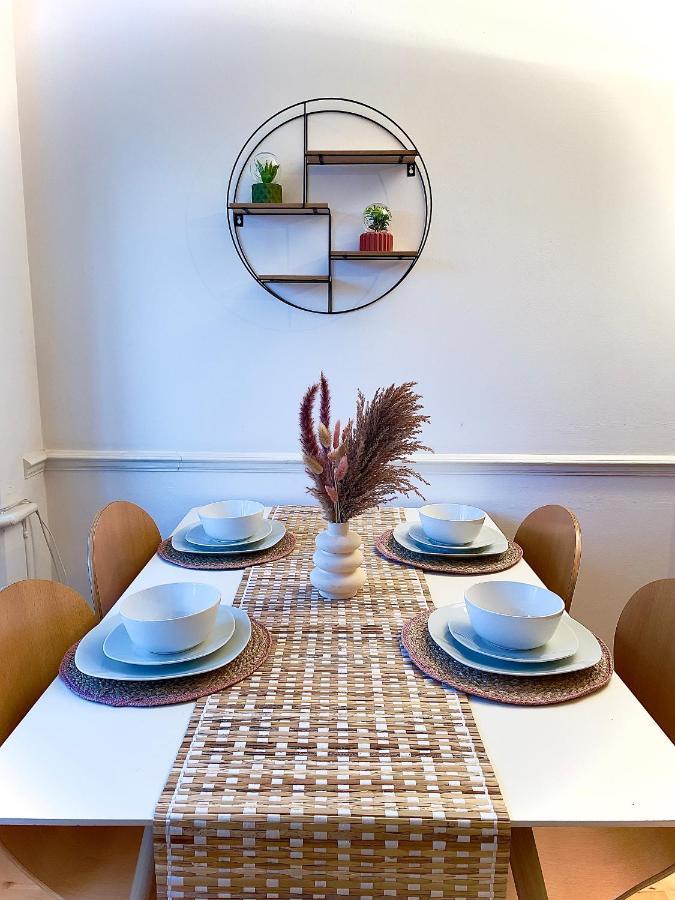Charming Home In 웰링버러 외부 사진