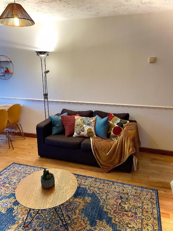 Charming Home In 웰링버러 외부 사진